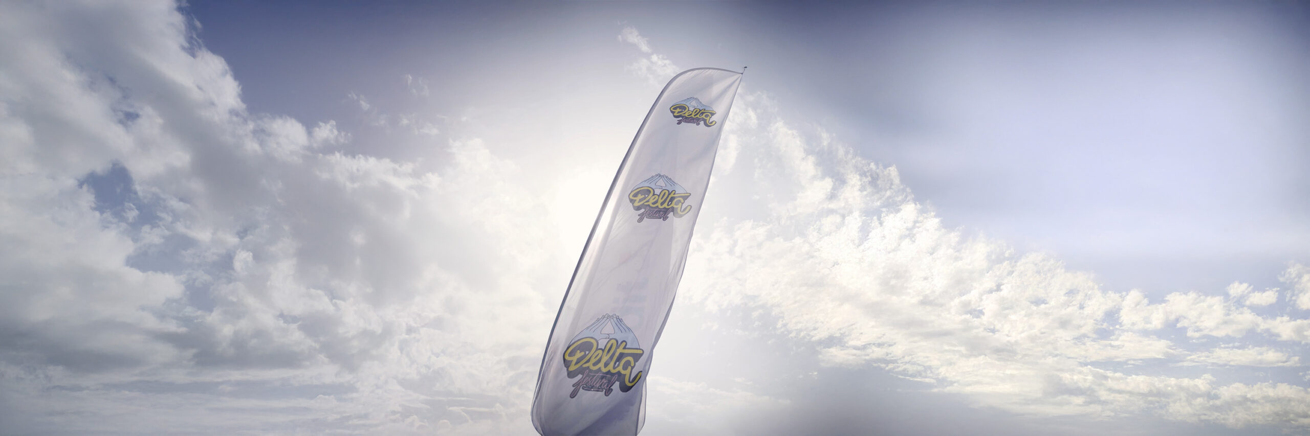 Bannière Delta Festival flottant sous un ciel bleu – STUDIO M2X Aftermovie