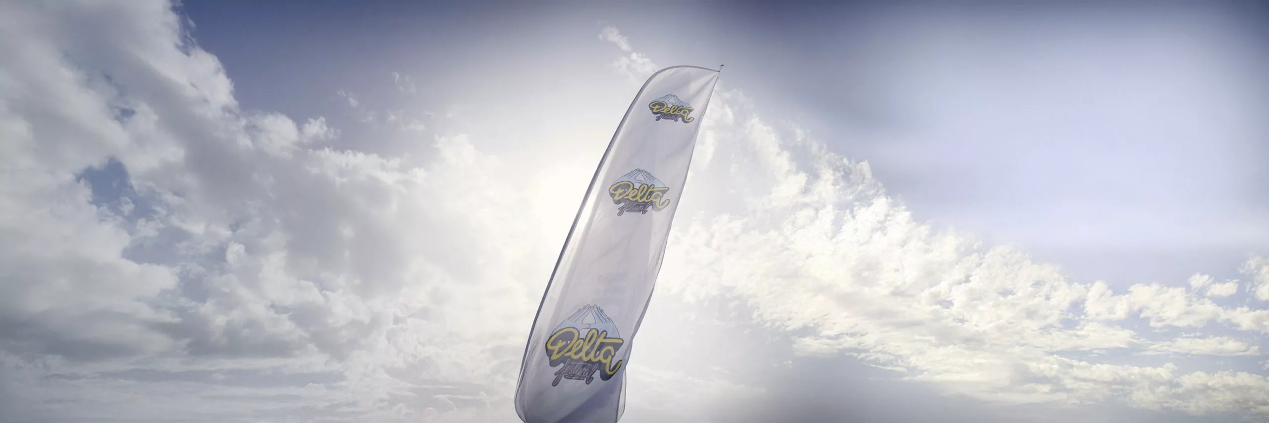 Bannière Delta Festival flottant sous un ciel bleu – STUDIO M2X Aftermovie